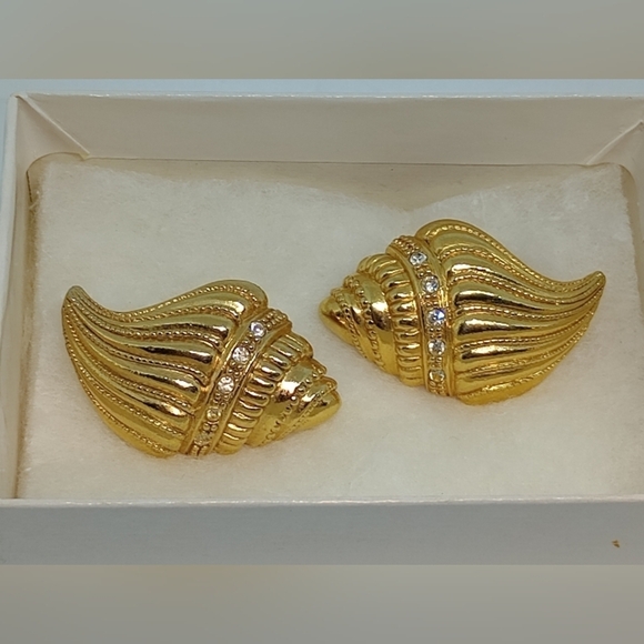 * vintage KJL Kenneth Jay Lane Avon seashells w/ rhinestones gold tone earrings - Picture 1 of 6